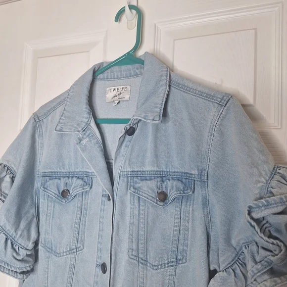 Twelve by Ontwelfth Light Blue Ruffle Sleeve Denim Jacket Size Large - Picture 3 of 7